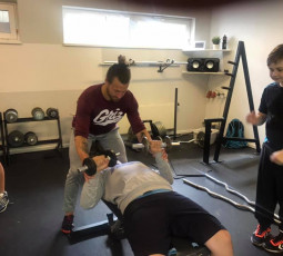 Krafttraining für junge Cougars Krafttraining für junge Cougars